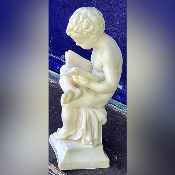 Vintage Ground Stone STUDIOUS YOUNG BOY Reading Book Figural Statue Figurine - Picture 6 of 10